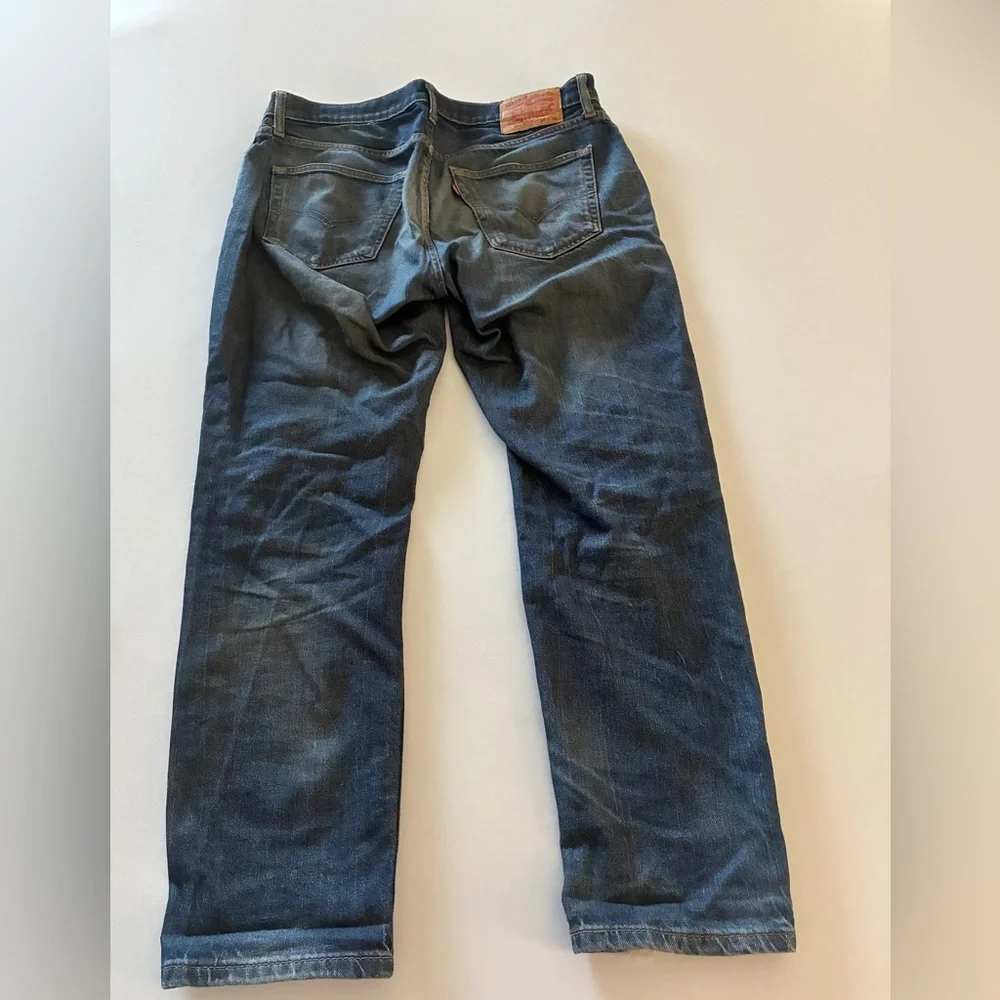 Men's Blue Washed Distressed Levi’s 33x30 Jeans